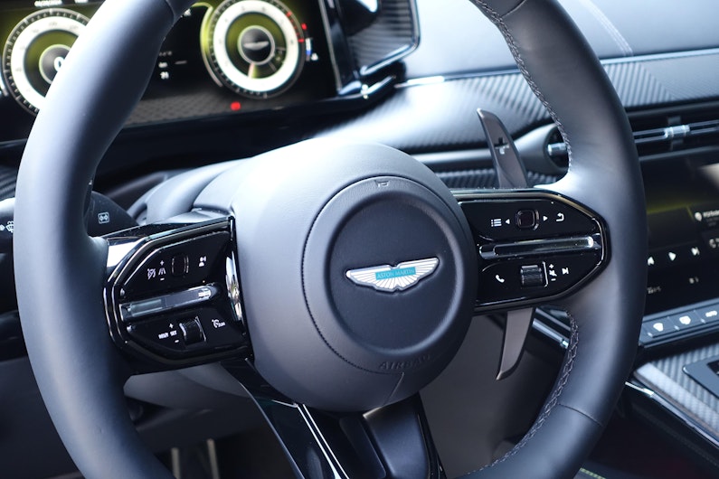 Vehicle image ASTON MARTIN V12 Vantage