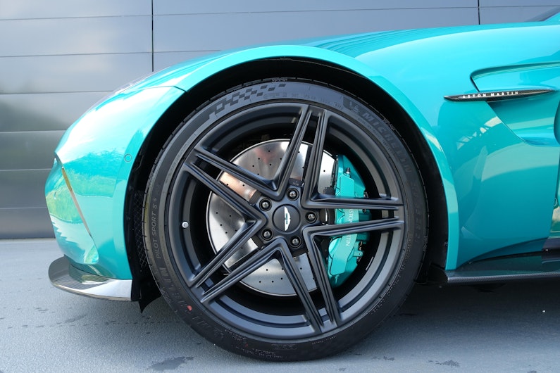 Vehicle image ASTON MARTIN V12 Vantage