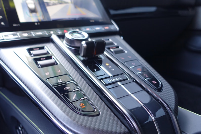 Vehicle image ASTON MARTIN V12 Vantage