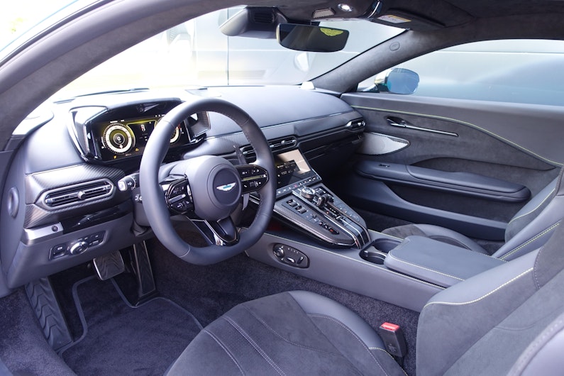 Vehicle image ASTON MARTIN V12 Vantage