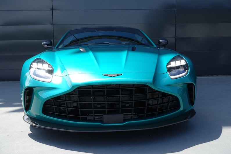 Vehicle image ASTON MARTIN V12 Vantage