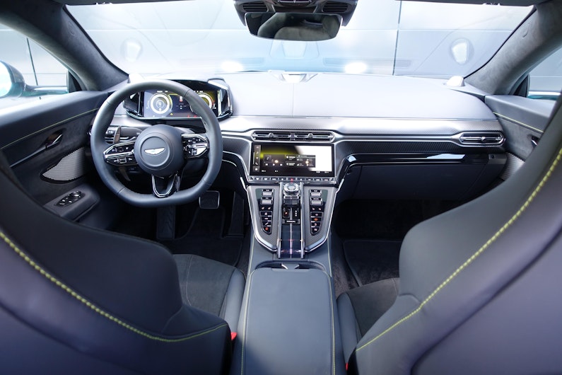 Vehicle image ASTON MARTIN V12 Vantage