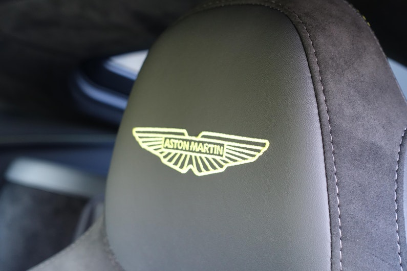 Vehicle image ASTON MARTIN V12 Vantage