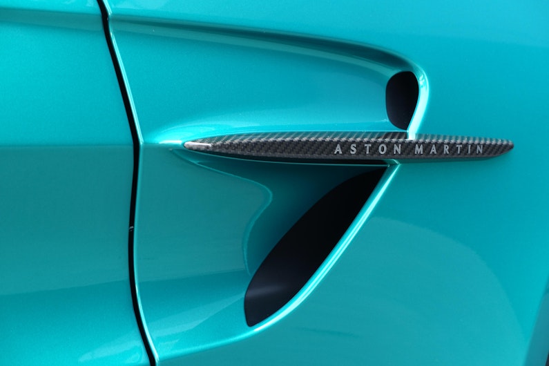 Vehicle image ASTON MARTIN V12 Vantage