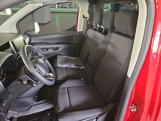 Vehicle image 9 Vehicle image 9