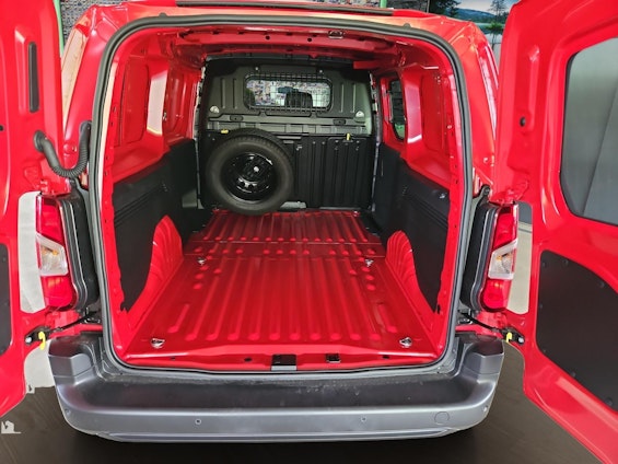 Vehicle image 17 Vehicle image 17