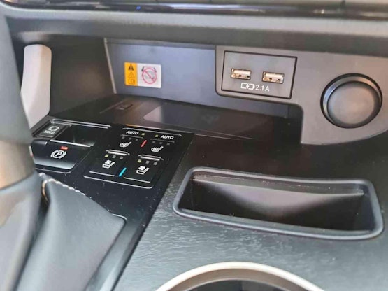 Vehicle image 16 Vehicle image 16