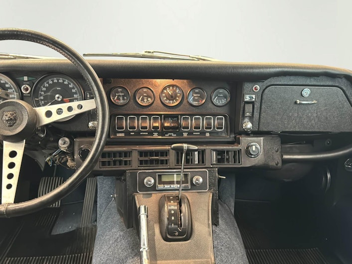 Vehicle image JAGUAR S-TYPE