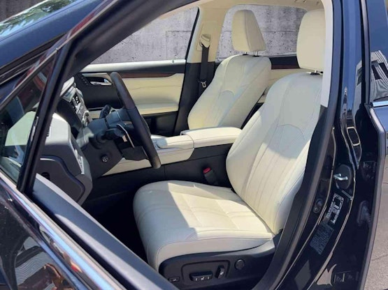 Vehicle image 8 Vehicle image 8