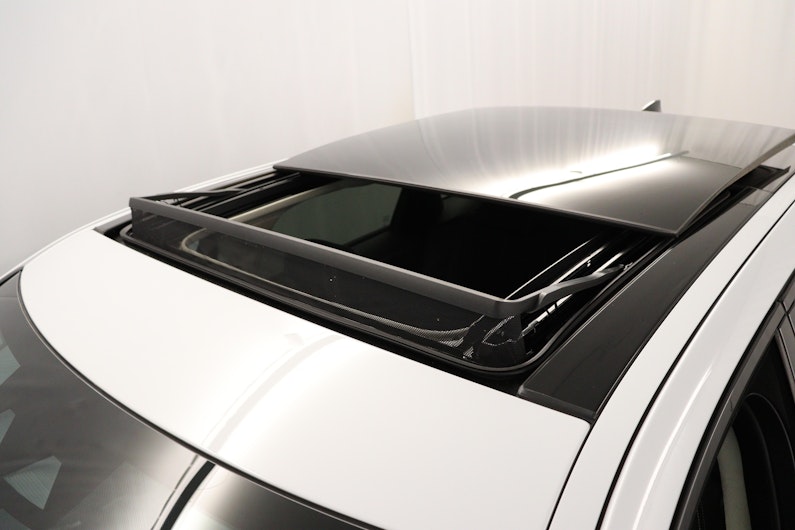 Vehicle image JAGUAR F-PACE