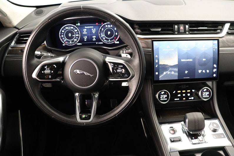 Vehicle image JAGUAR F-PACE