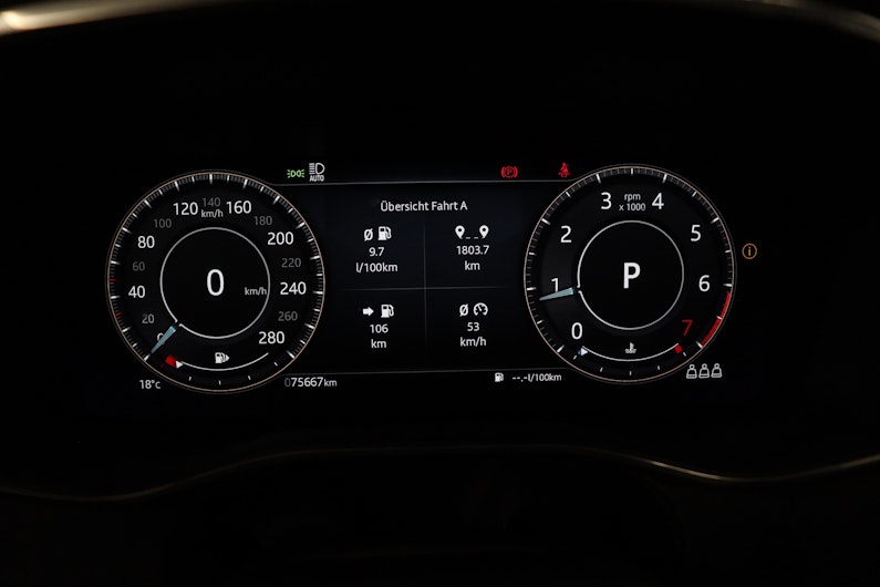 Vehicle image JAGUAR F-PACE