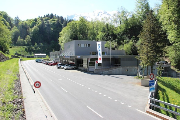 Vehicle image 13