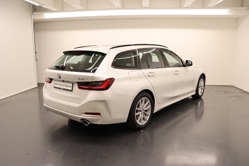 Vehicle image BMW 3 SERIES