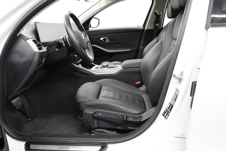 Vehicle image BMW 3 SERIES