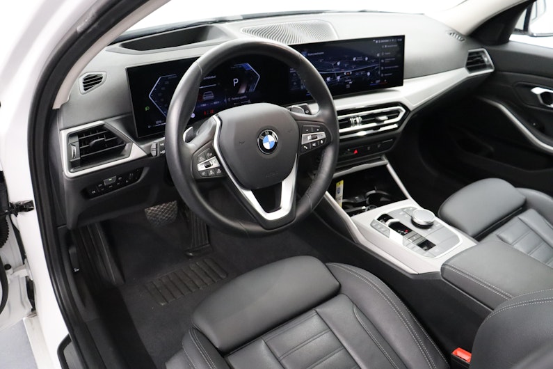 Vehicle image BMW 3 SERIES