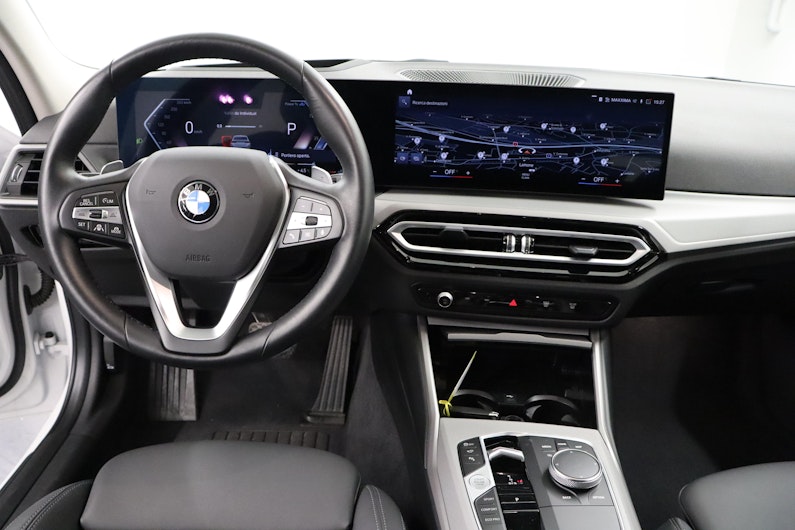 Vehicle image BMW 3 SERIES