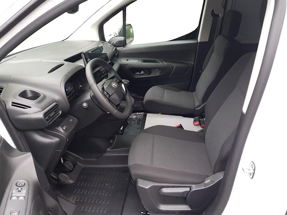 Vehicle image 5 Vehicle image 5