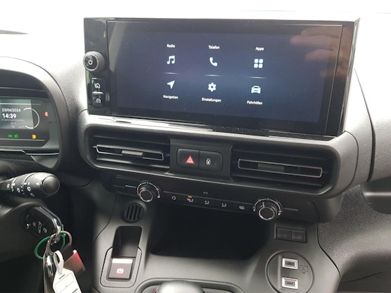 Vehicle image 9 Vehicle image 9