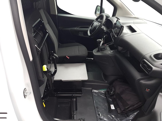 Vehicle image 7 Vehicle image 7