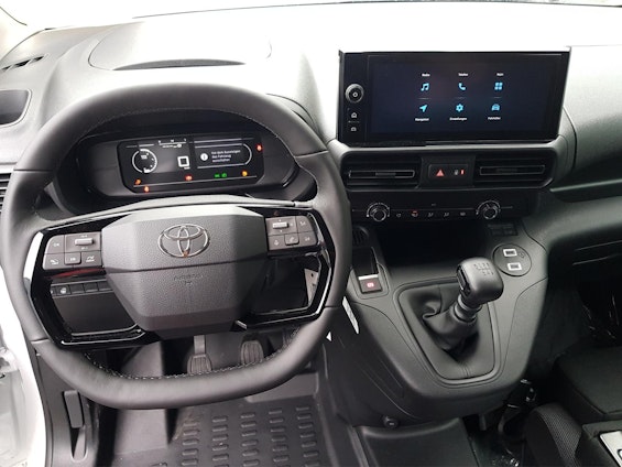 Vehicle image 4 Vehicle image 4