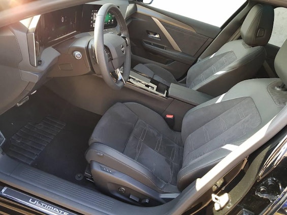 Vehicle image 14 Vehicle image 14