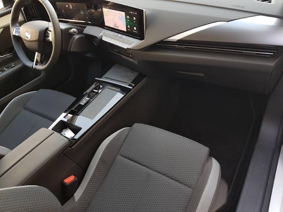 Vehicle image 4 Vehicle image 4