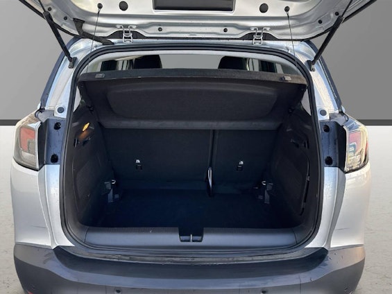 Vehicle image 4 Vehicle image 4