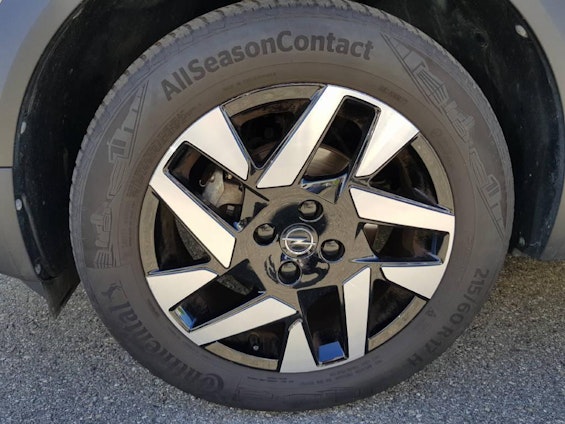 Vehicle image 3 Vehicle image 3