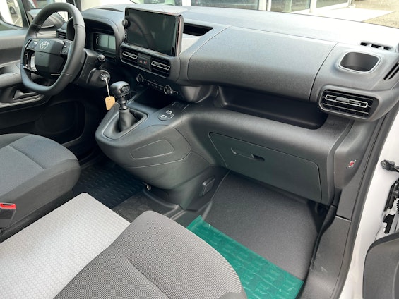 Vehicle image 13 Vehicle image 13