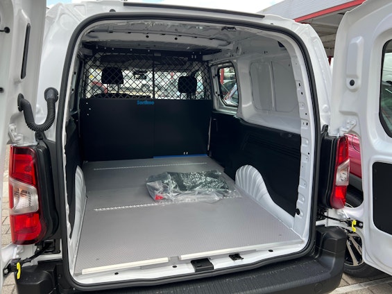 Vehicle image 6 Vehicle image 6