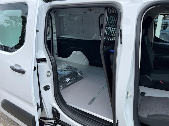 Vehicle image 11 Vehicle image 11