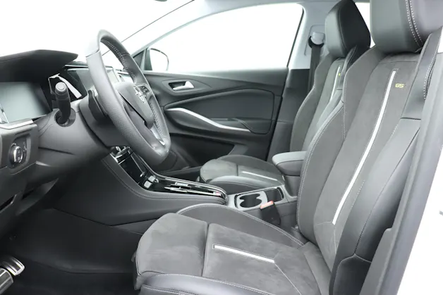 Opel Grandland 1.6 T PHEV GSE, Anhängevorrichtung Winterreifen