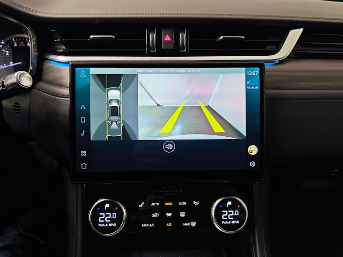 Vehicle image JAGUAR F-PACE