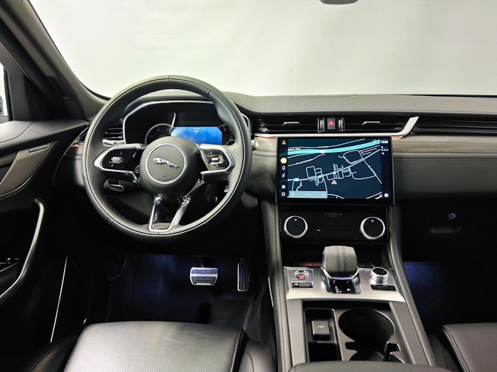 Vehicle image JAGUAR F-PACE