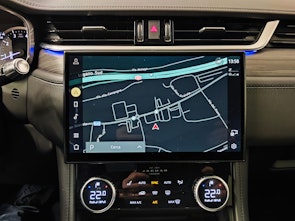 Vehicle image JAGUAR F-Pace 2.0 I4 250 SE AWD