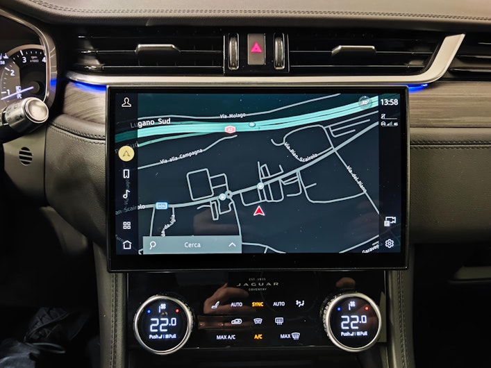 Vehicle image JAGUAR F-PACE