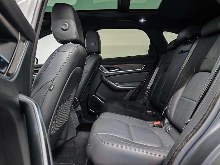 Vehicle image JAGUAR F-PACE