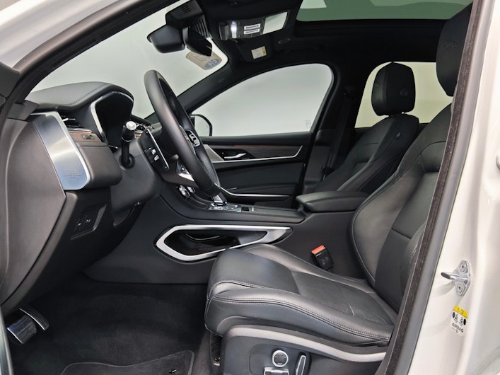 Vehicle image JAGUAR F-PACE