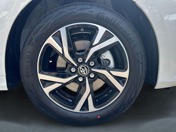 Vehicle image 4 Vehicle image 4