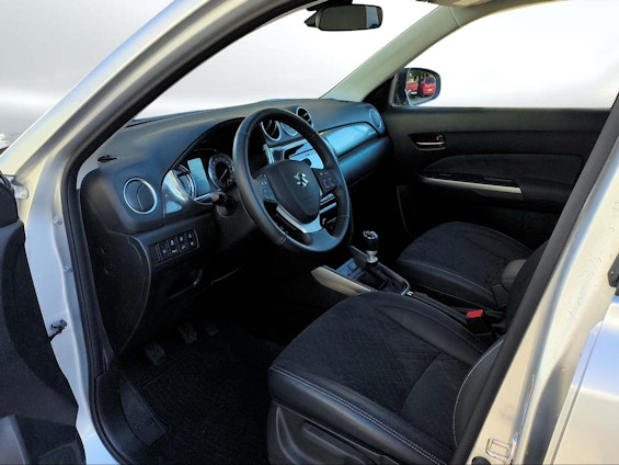 Vehicle image 16