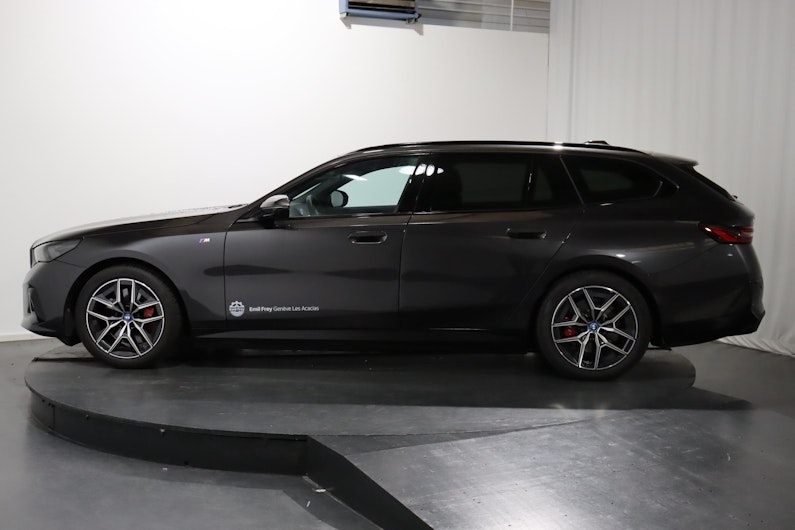 Vehicle image BMW i5