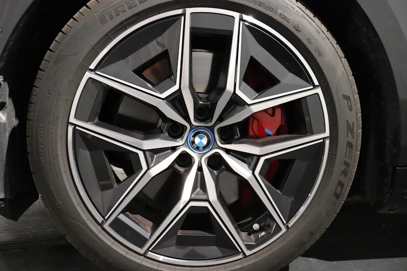 Vehicle image BMW i5