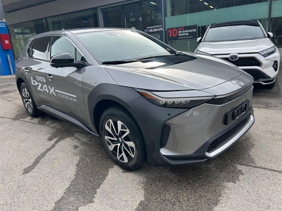 First vehicle image First vehicle image