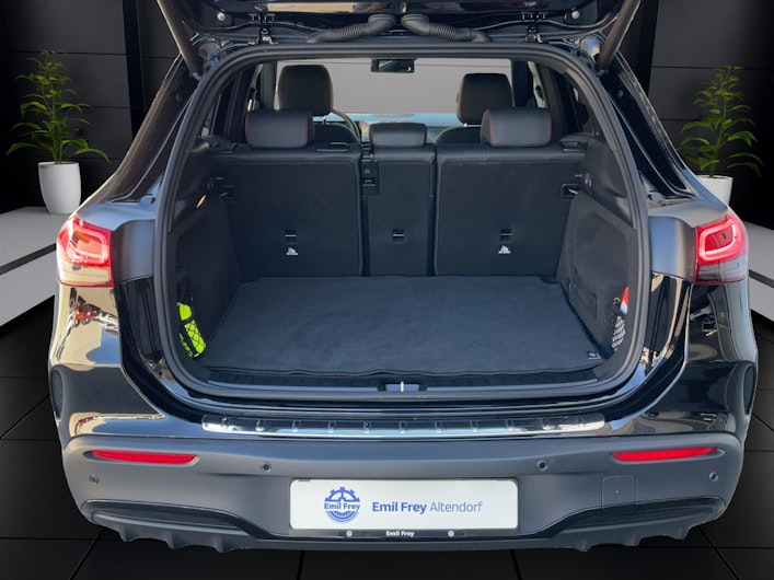 Vehicle image MERCEDES-BENZ EQA 350