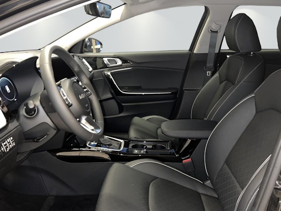 Vehicle image 4 Vehicle image 4