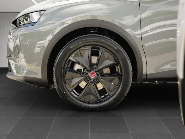 DS Automobiles 1.6 E-Tense 300 Ligne Noire 4x4