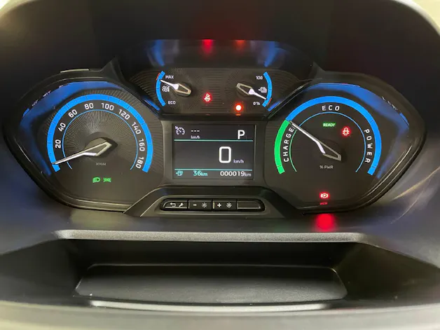 Peugeot e-Partner Kaw. 800 Standard 50 kWh Premium