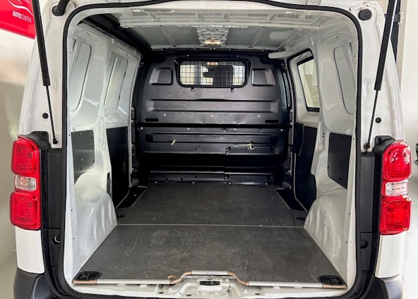 Vehicle image 4 Vehicle image 4