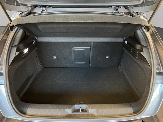 Vehicle image 13 Vehicle image 13